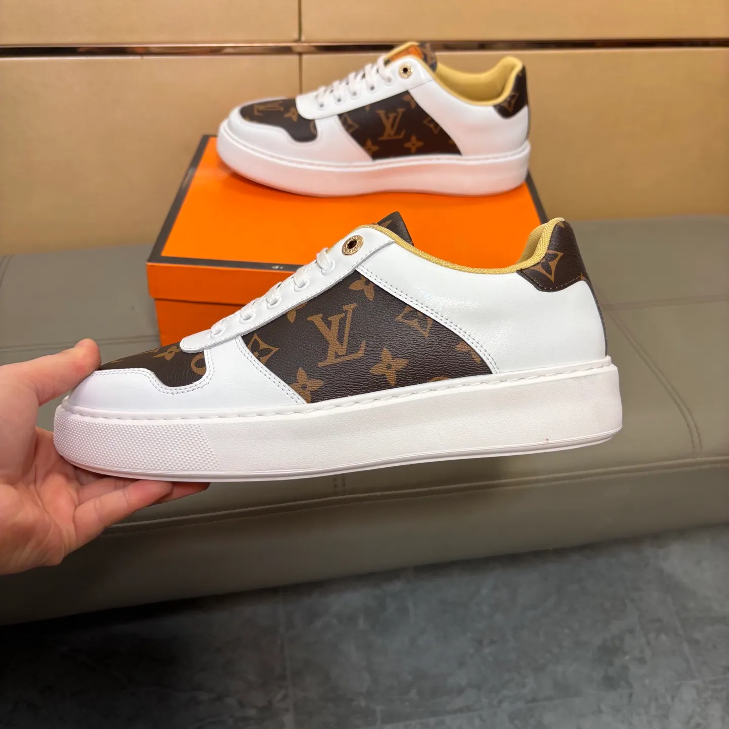 Men's shoes P400 🔆🔆👉【LV Louis Vuitton】The latest men's casual and fashionable men's shoes👟Best for all seasons💥Simple and elegant style, exclusive for trendy men, unique latest brand elements👑High-quality imported printed leather upper + cowhide, pigskin feet, fashionable and generous✅wear-resistant rubber outsole! Actual shooting🎬38-44